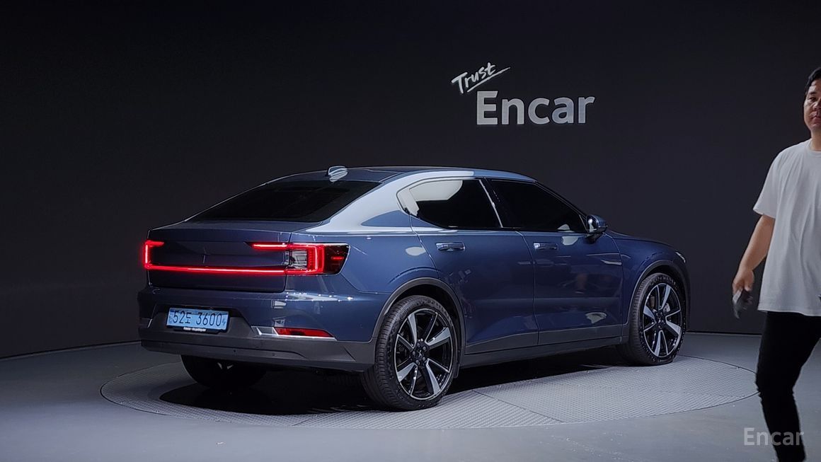 Polestar 2 - фото 1
