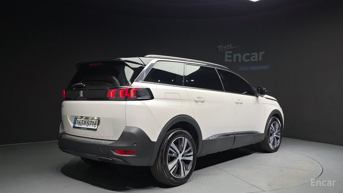 Peugeot 5008 - фото 1