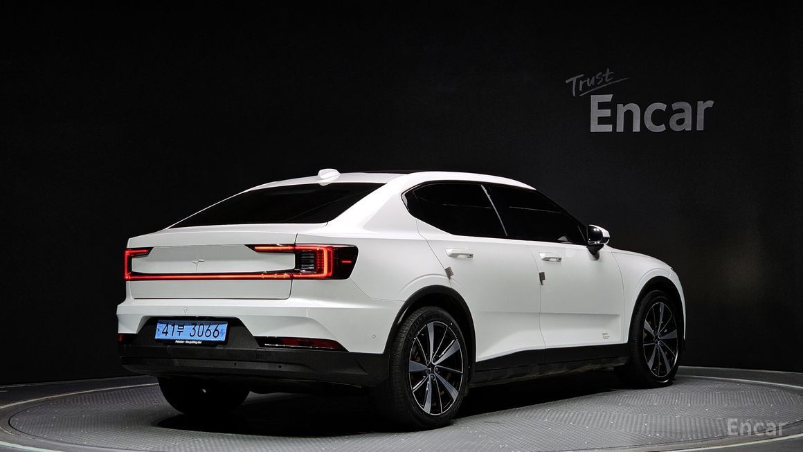 Polestar 2 - фото 1