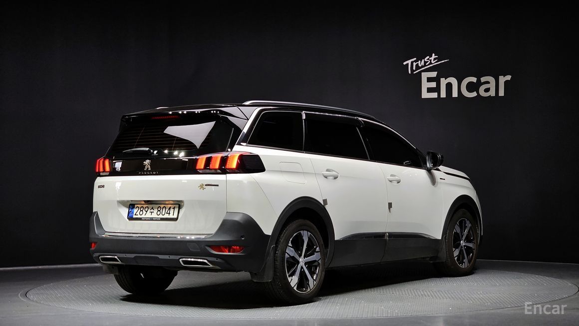 Peugeot 5008 - фото 1