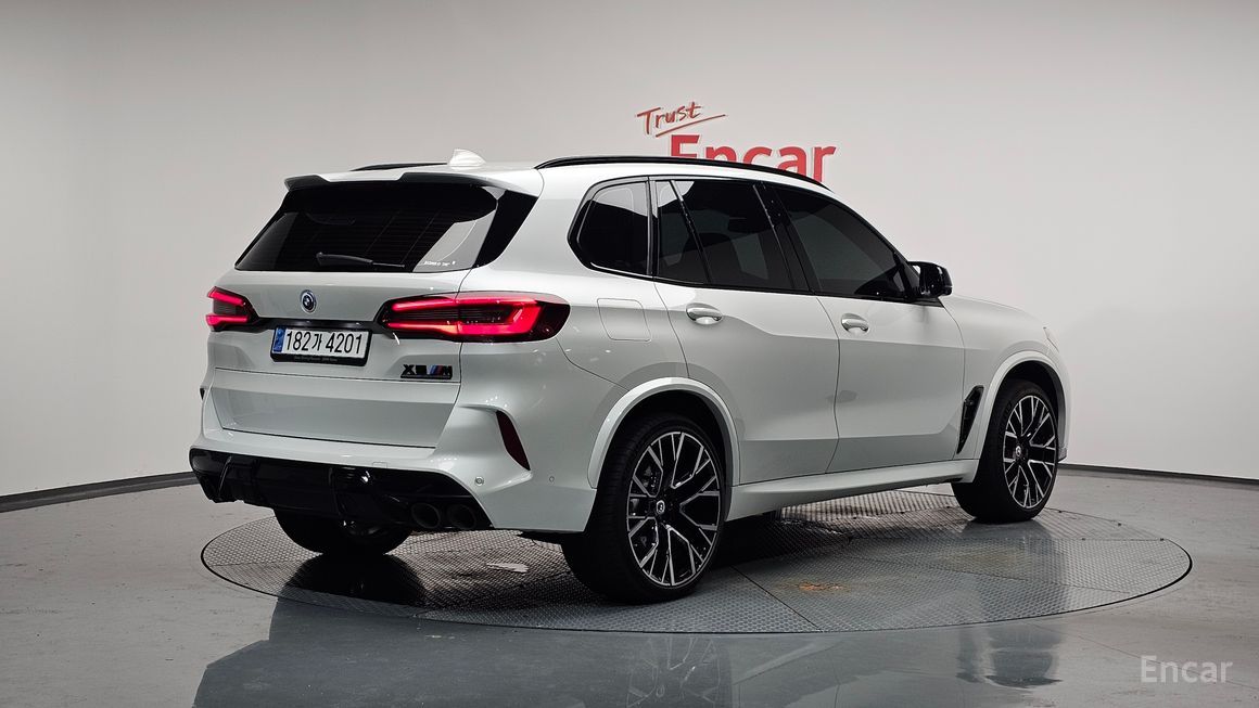 BMW X5M - фото 1