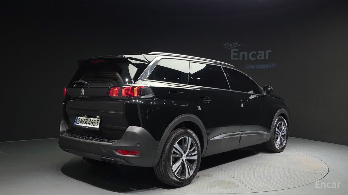 Peugeot 5008 - фото 1