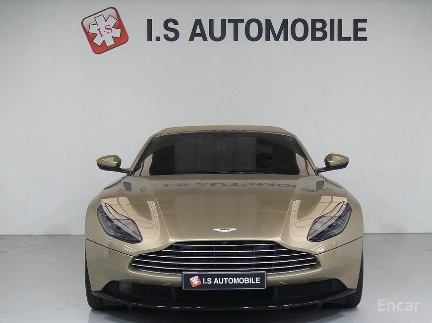 Aston Martin DB11 - фото 1