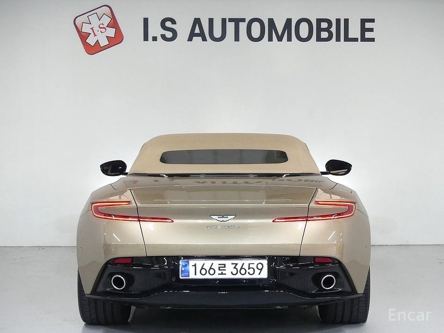Aston Martin DB11 - фото 2