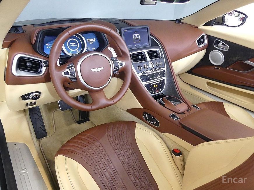 Aston Martin DB11 - фото 5