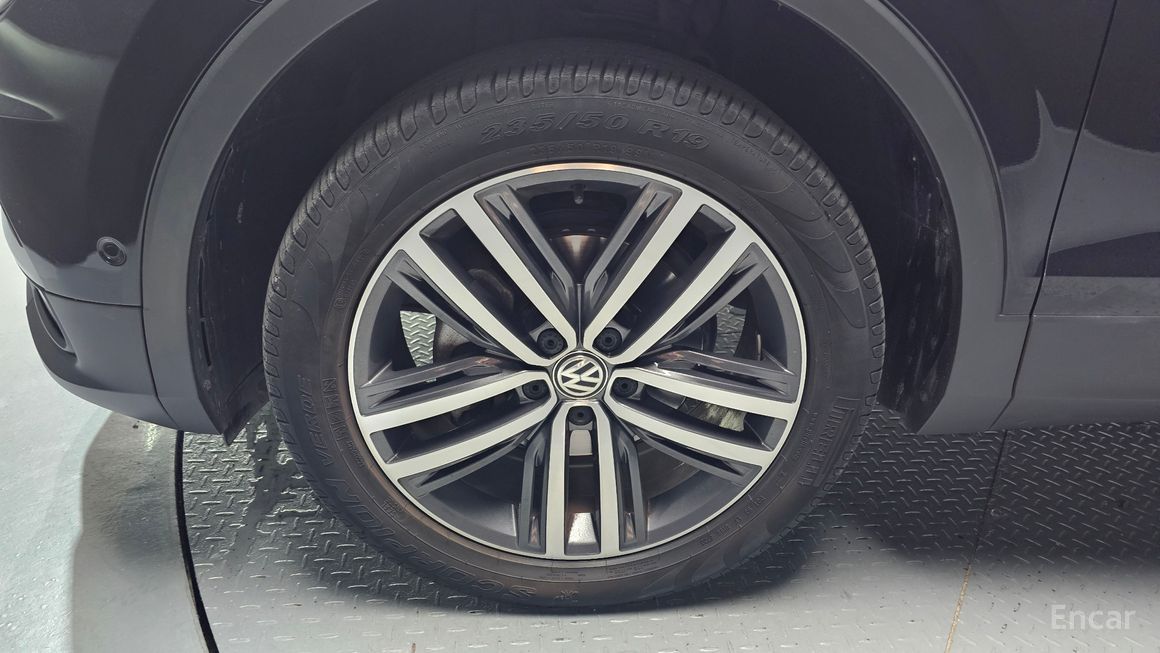 Volkswagen Tiguan - фото 4