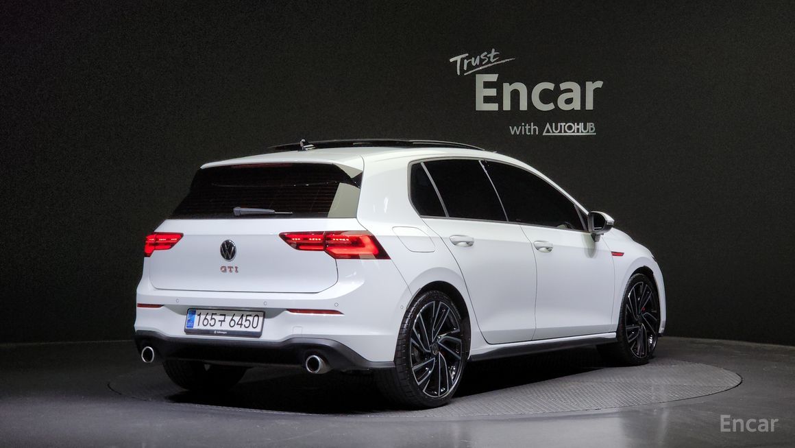 Volkswagen Golf - фото 1