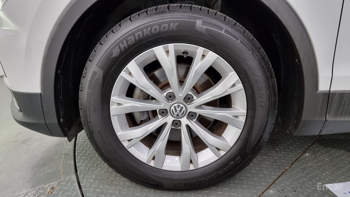 Volkswagen Tiguan - фото 4