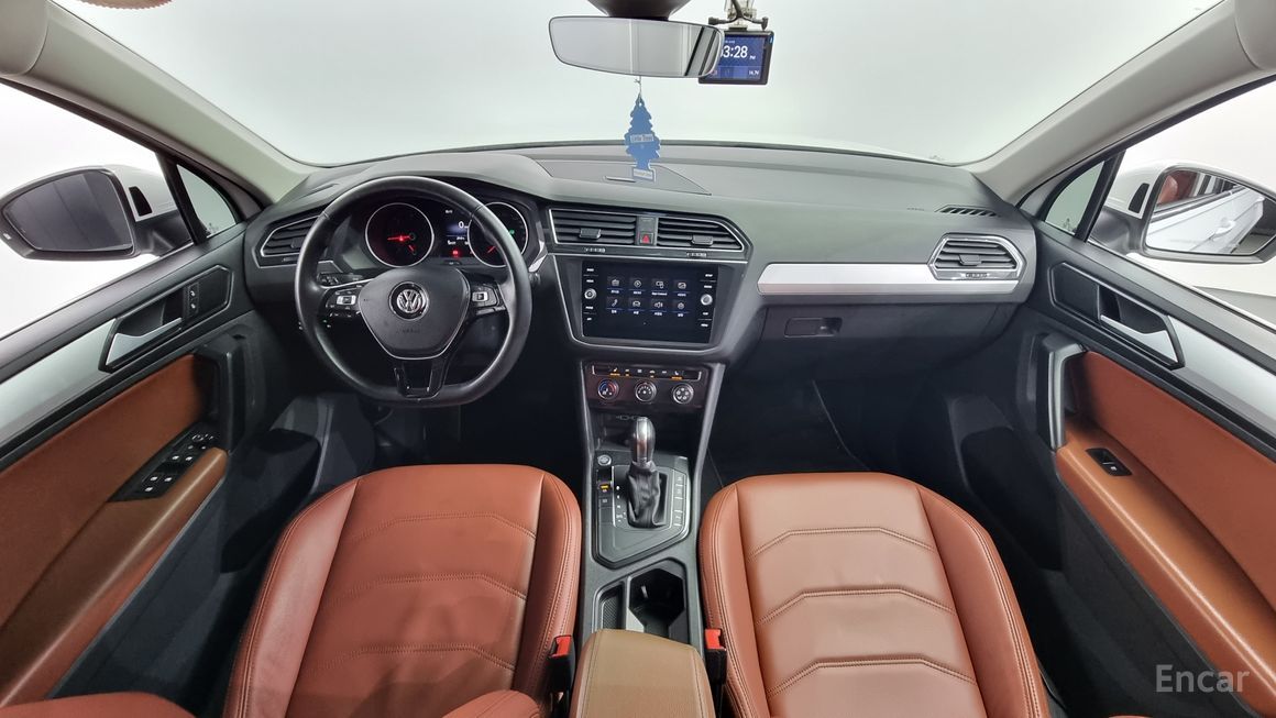 Volkswagen Tiguan - фото 6