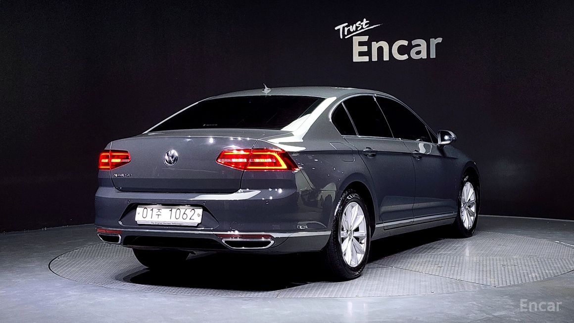 Volkswagen Passat - фото 1