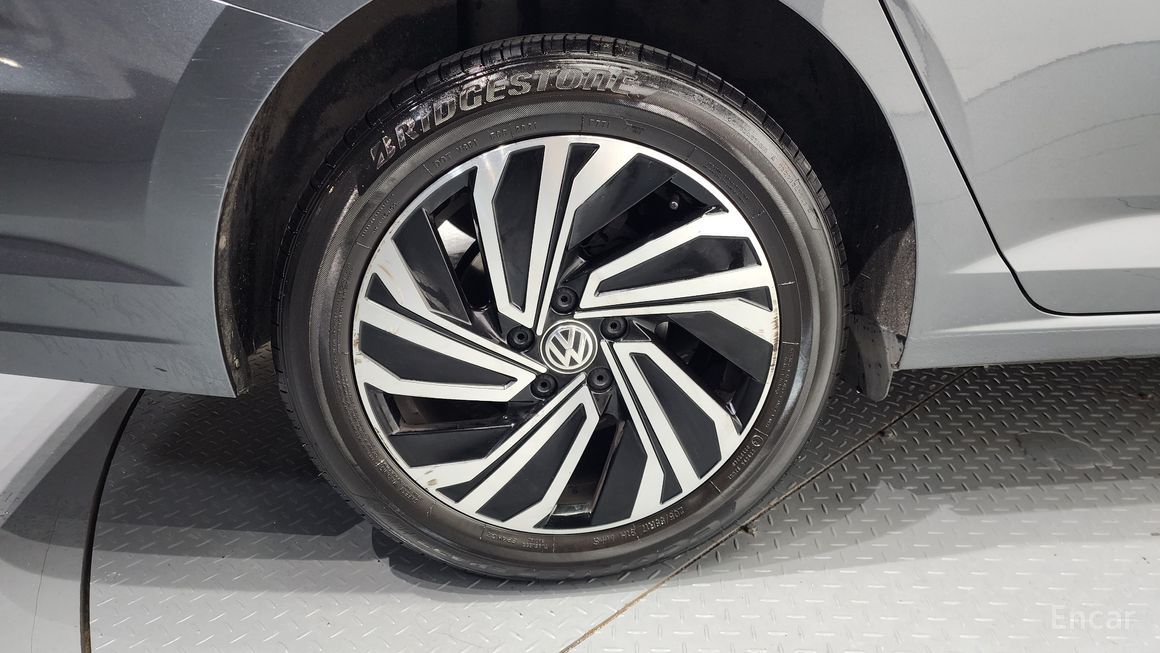 Volkswagen Jetta - фото 4