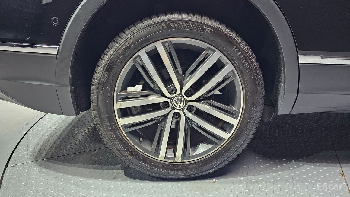 Volkswagen Tiguan - фото 4
