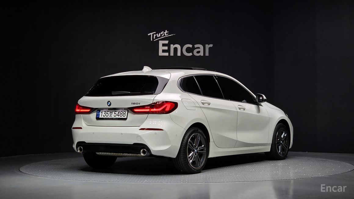 BMW 1 Series - фото 1