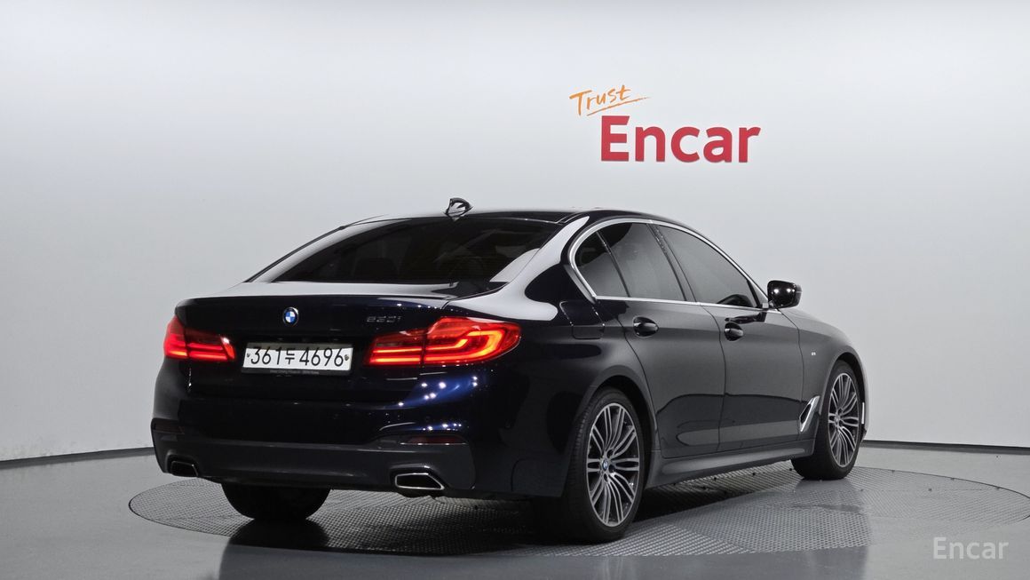 BMW 5 Series - фото 1