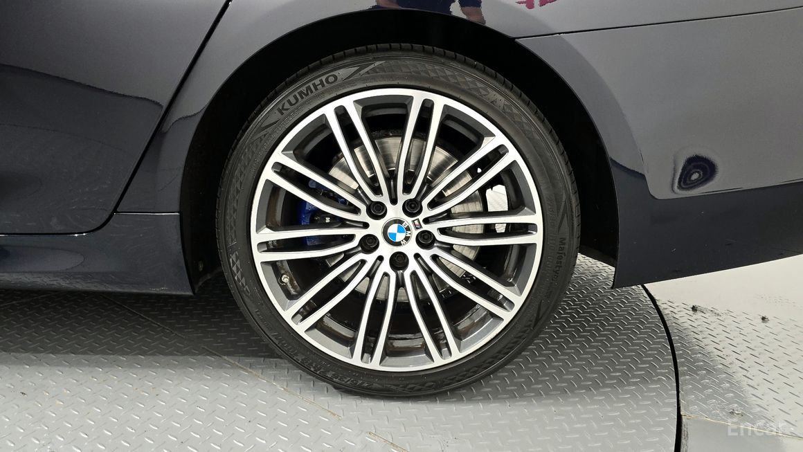 BMW 5 Series - фото 4