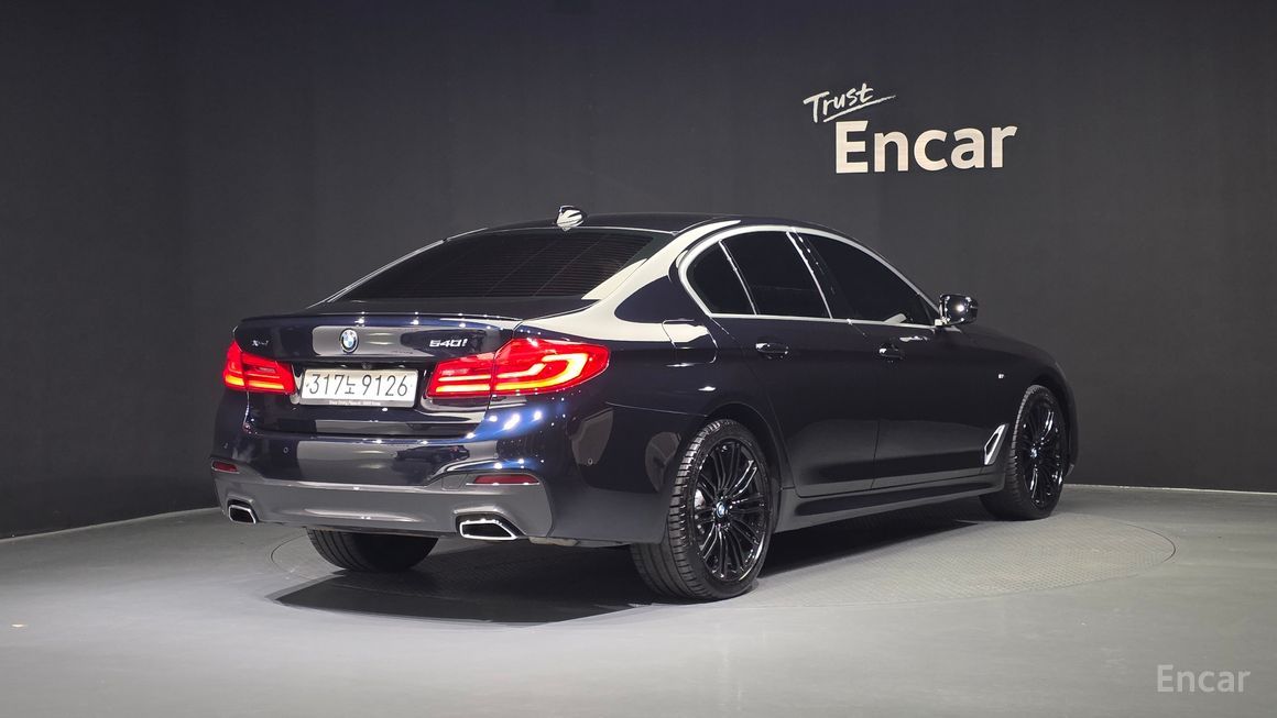 BMW 5 Series - фото 1