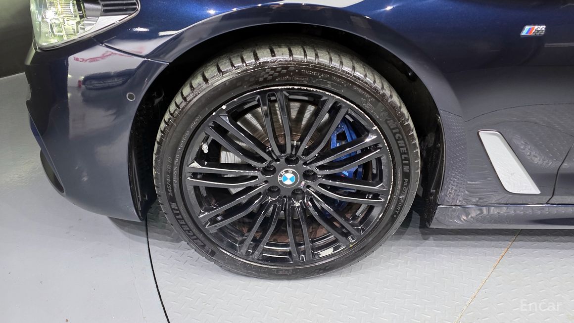 BMW 5 Series - фото 4