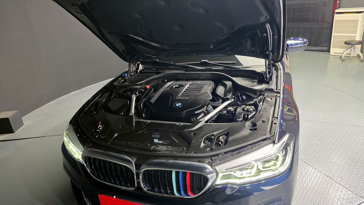 BMW 5 Series - фото 5