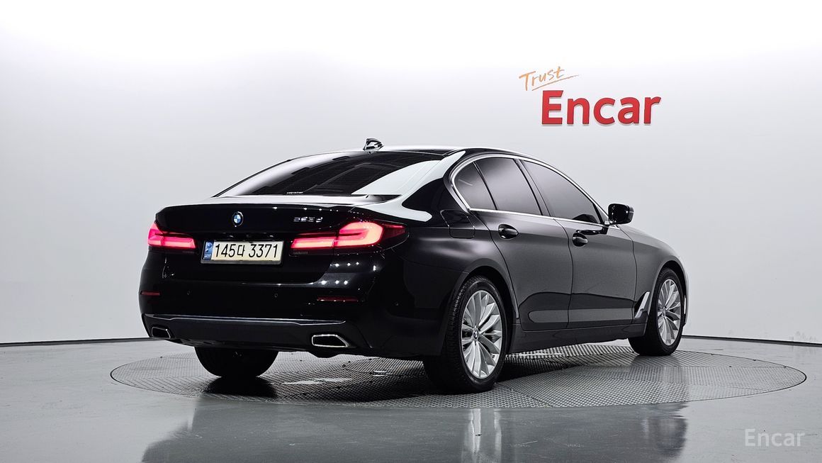 BMW 5 Series - фото 1