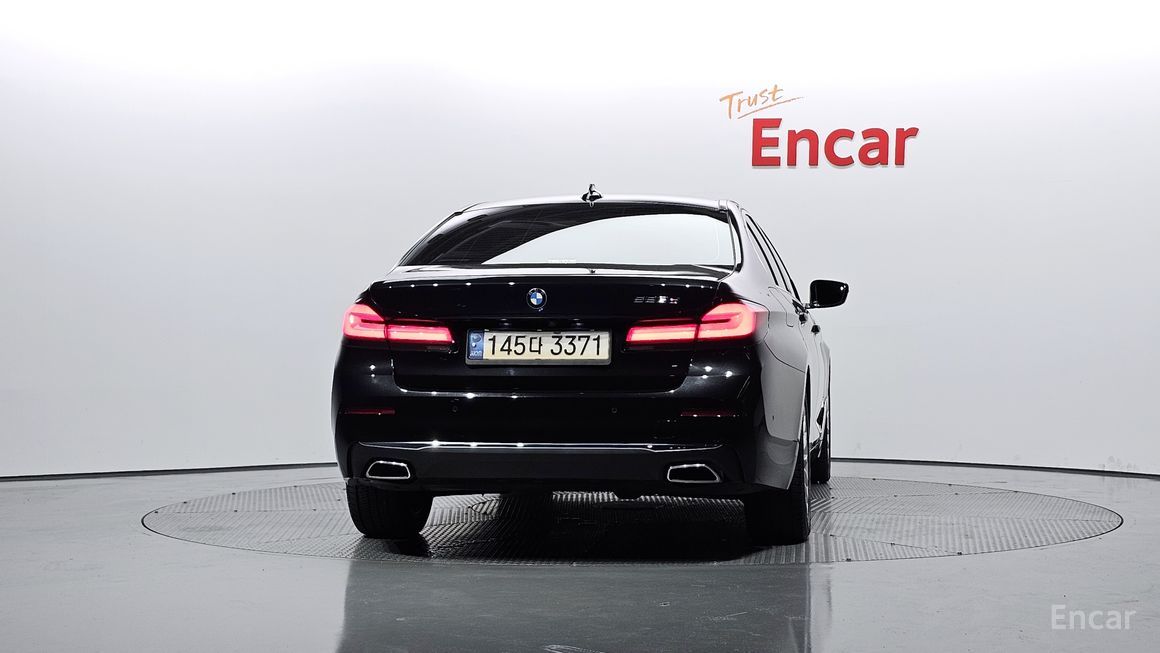 BMW 5 Series - фото 3