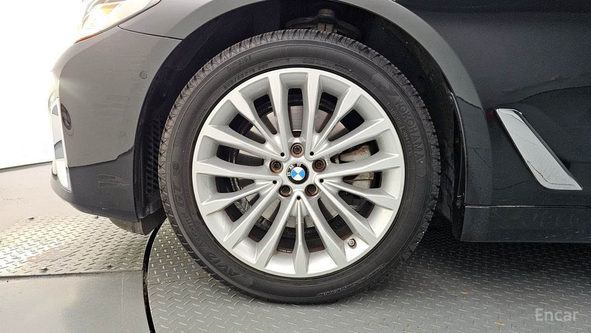 BMW 5 Series - фото 4