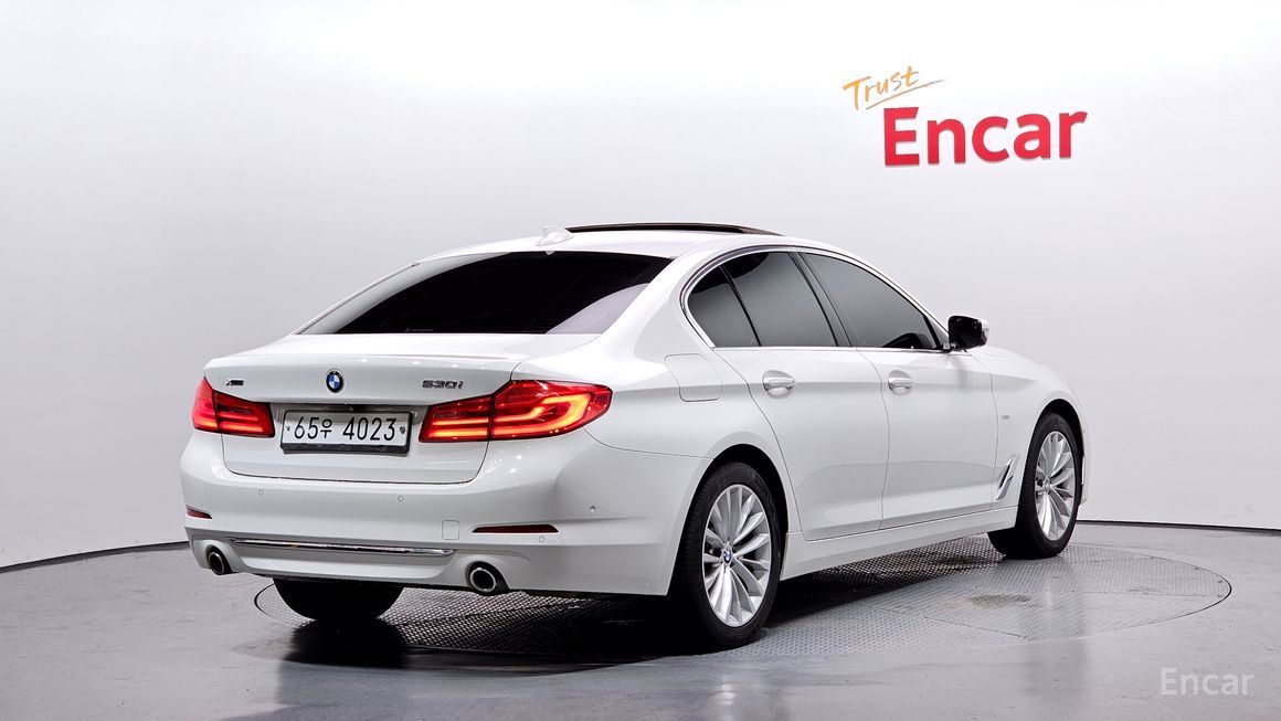 BMW 5 Series - фото 1