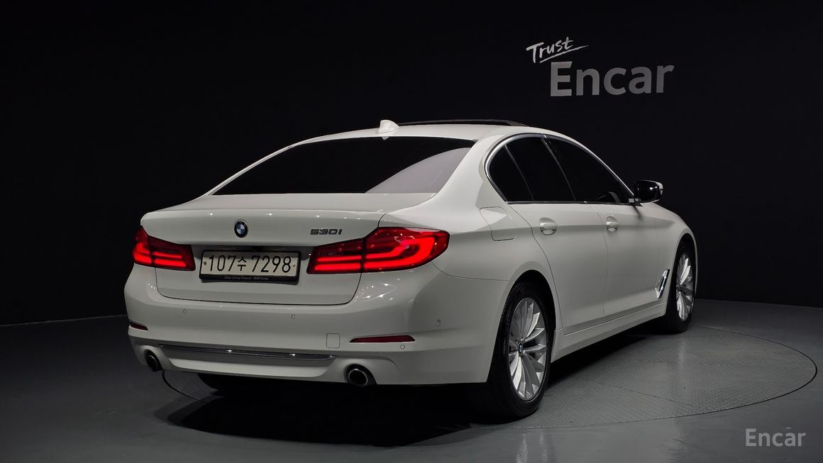 BMW 5 Series - фото 1