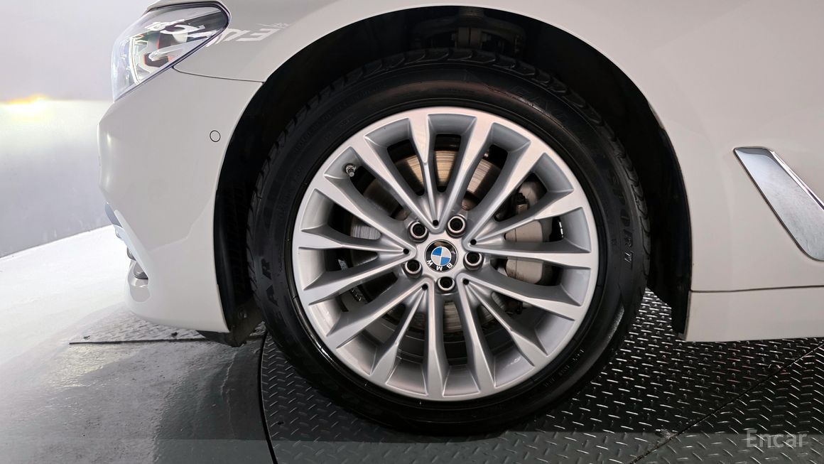 BMW 5 Series - фото 4