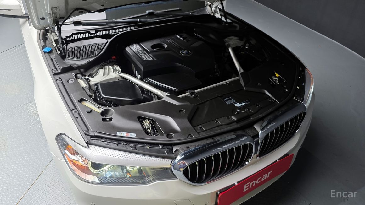 BMW 5 Series - фото 5