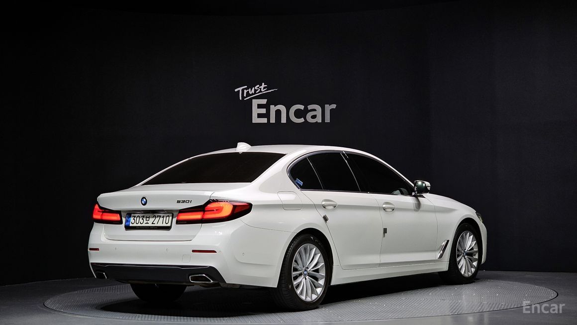 BMW 5 Series - фото 1