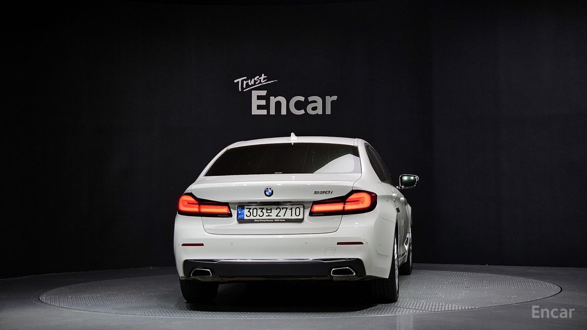 BMW 5 Series - фото 3