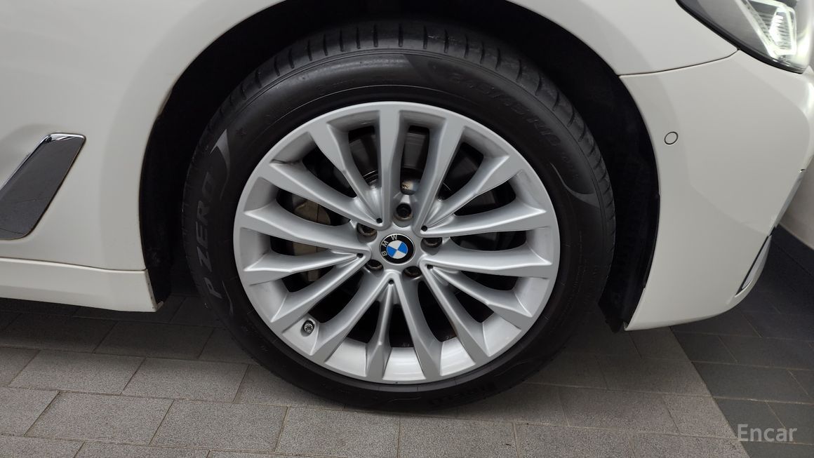 BMW 5 Series - фото 4