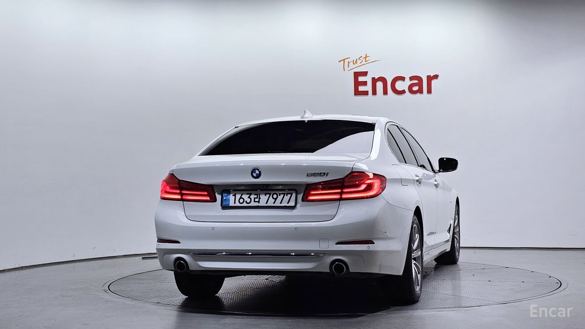 BMW 5 Series - фото 3