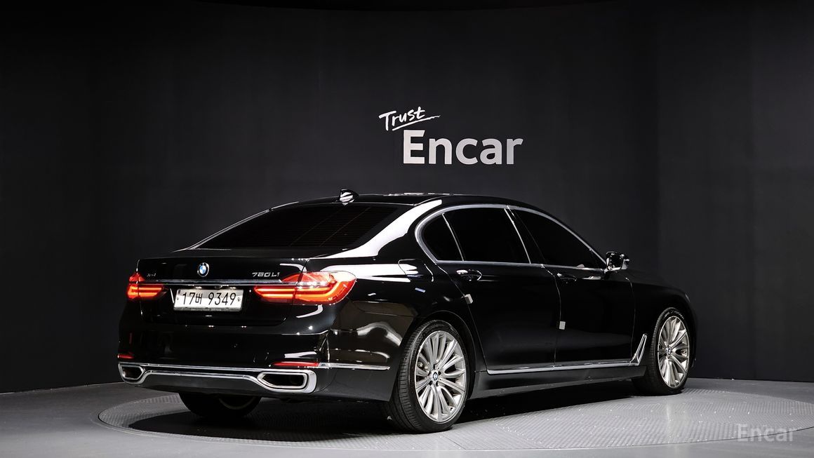 BMW 7 Series - фото 1