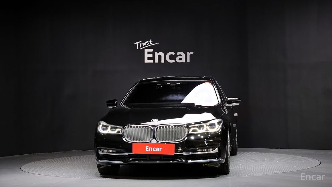 BMW 7 Series - фото 2