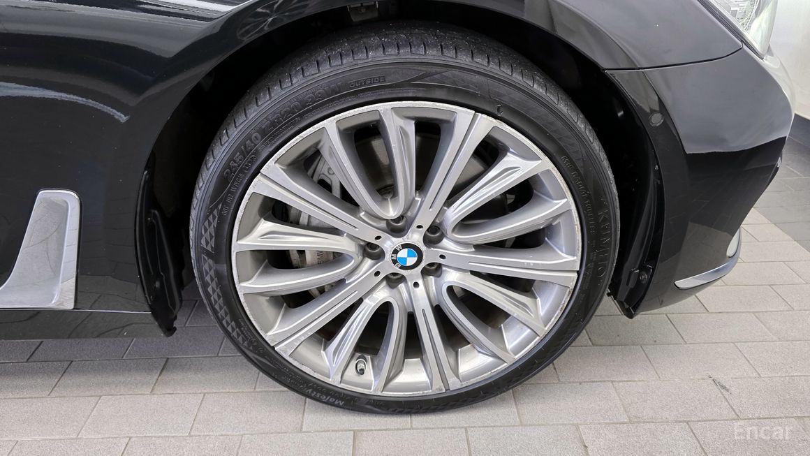 BMW 7 Series - фото 4