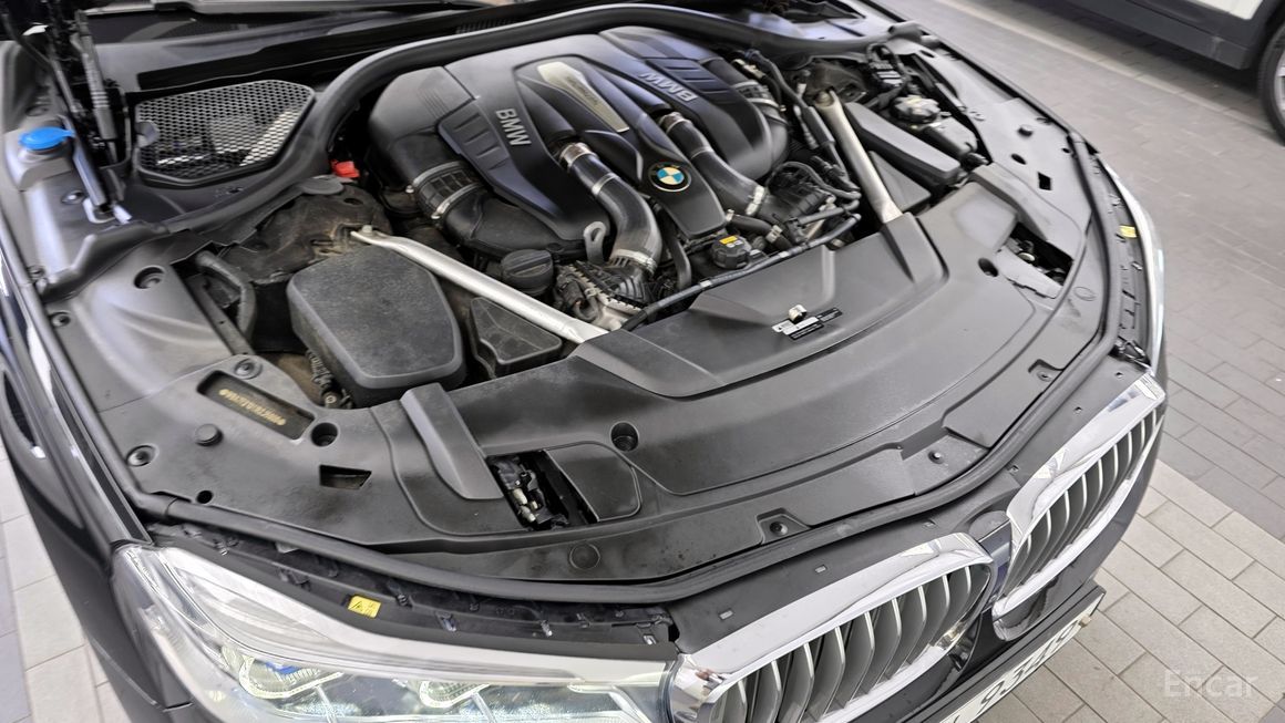 BMW 7 Series - фото 5