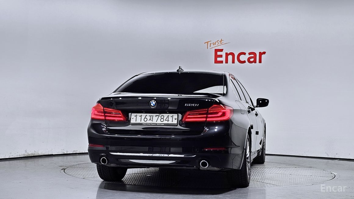 BMW 5 Series - фото 3