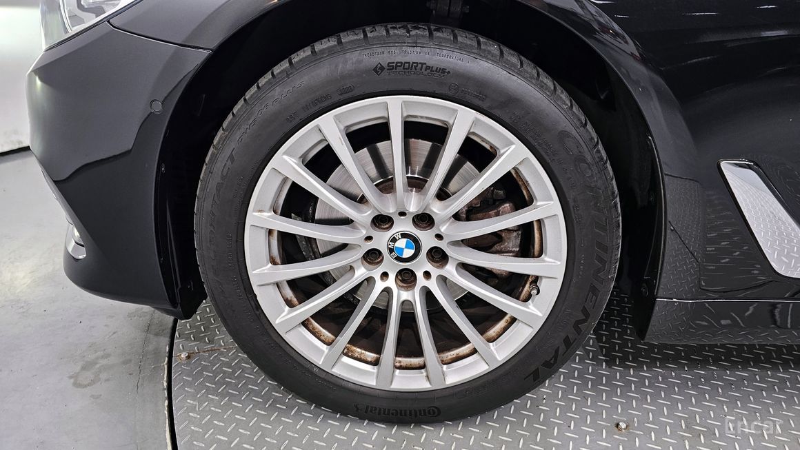 BMW 5 Series - фото 4