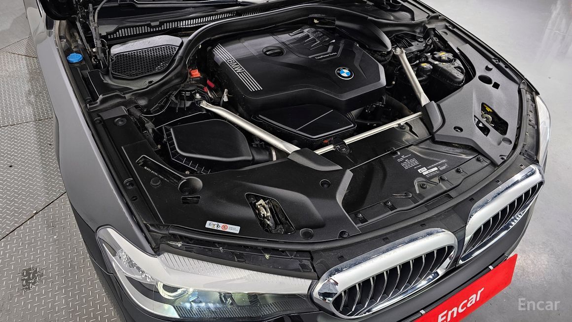 BMW 5 Series - фото 5