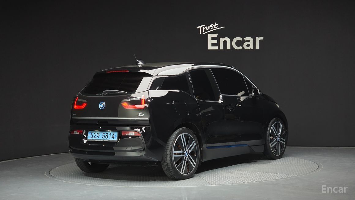 BMW i3 - фото 1