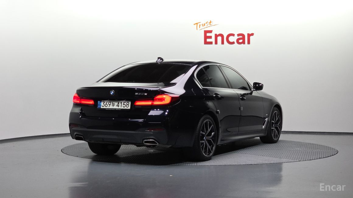 BMW 5 Series - фото 1