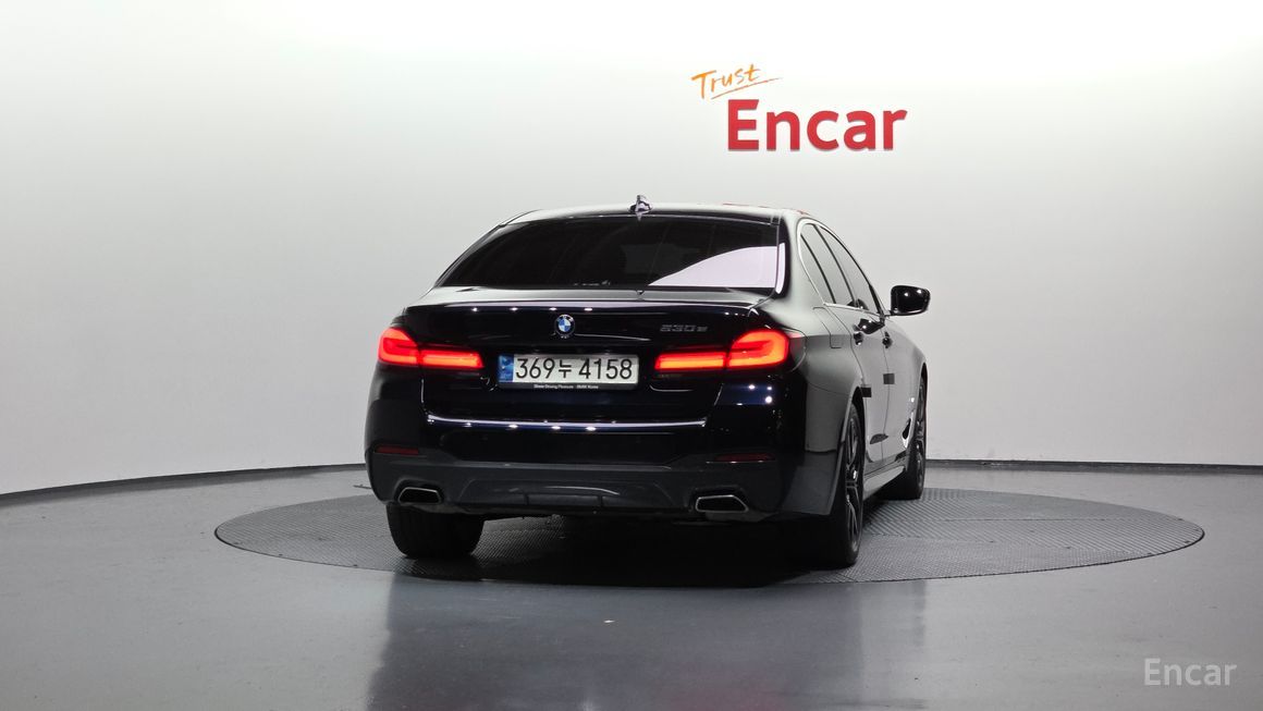 BMW 5 Series - фото 3