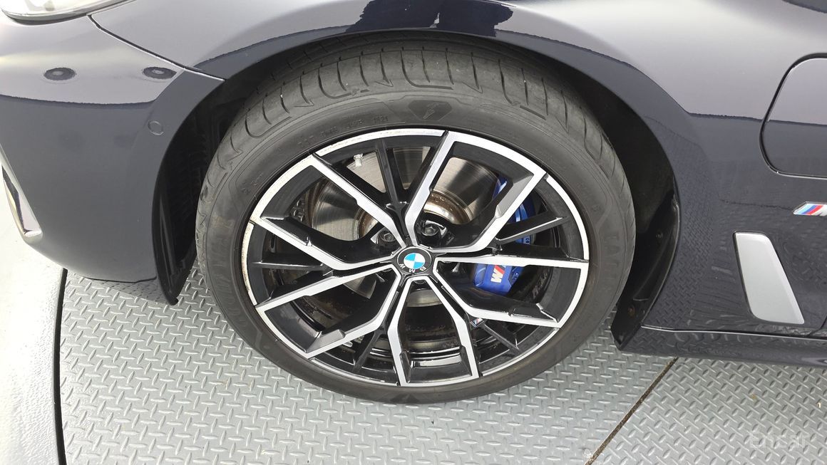 BMW 5 Series - фото 4