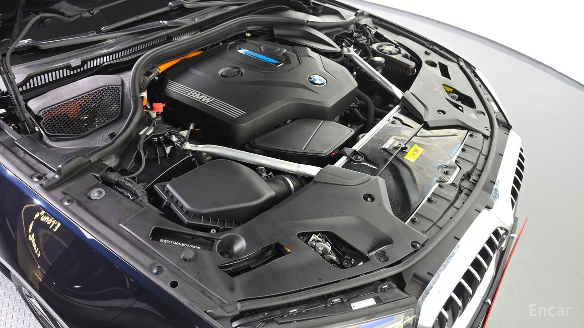 BMW 5 Series - фото 5