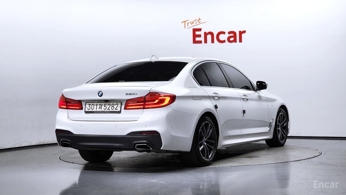 BMW 5 Series - фото 1