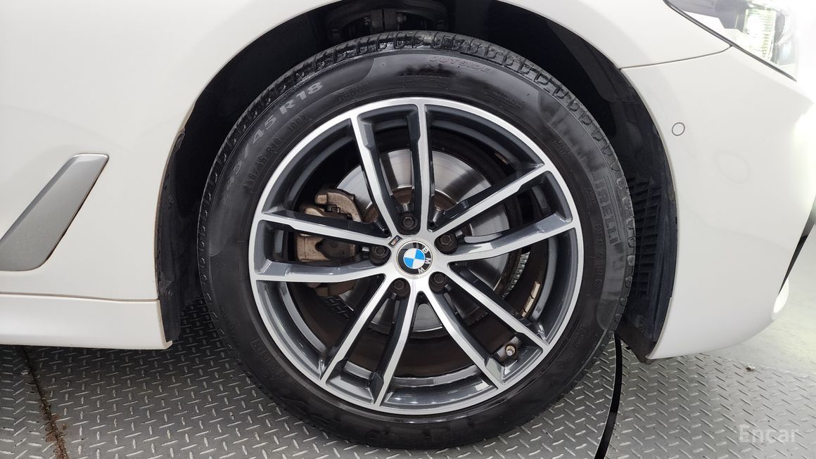 BMW 5 Series - фото 4