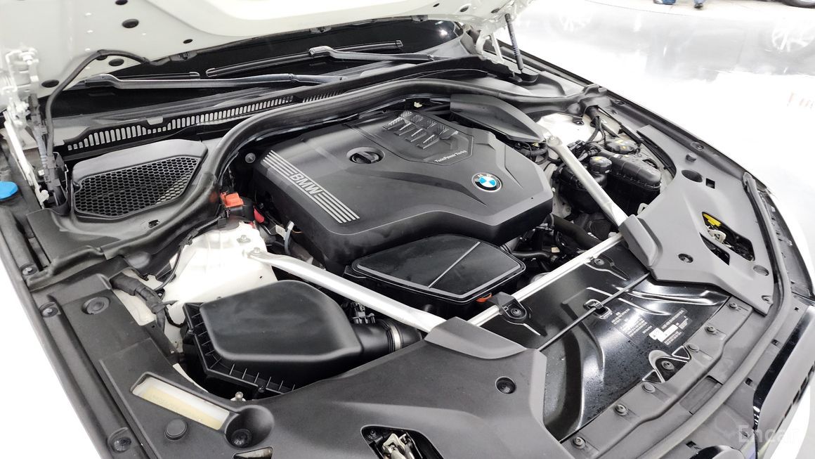 BMW 5 Series - фото 5