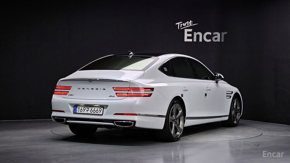 Genesis G80 - фото 1