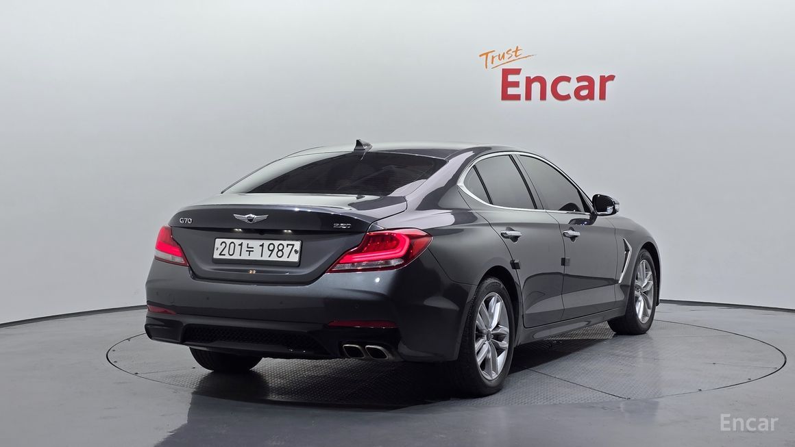 Genesis G70 - фото 1